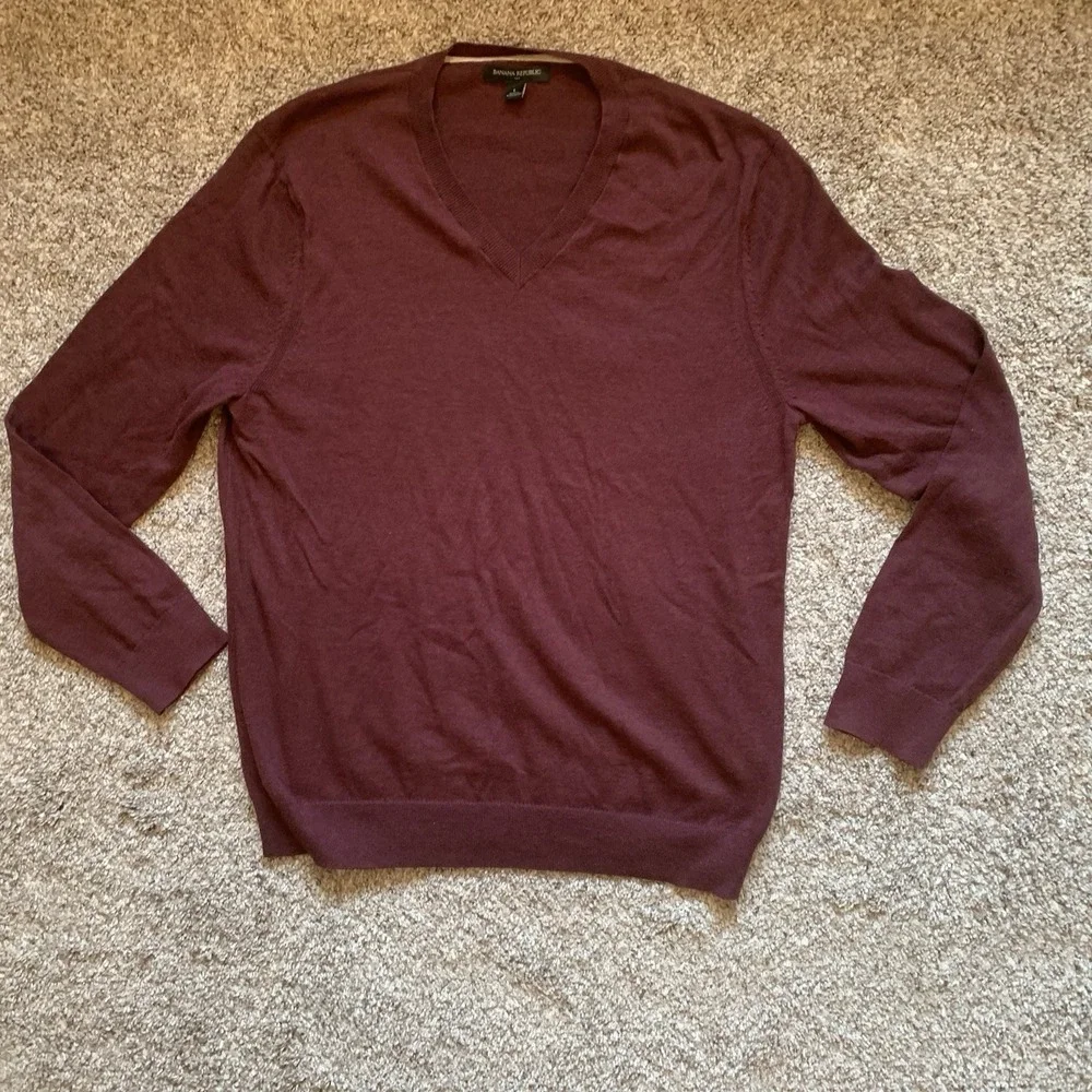 Banana Republic Sweater Men's‎ Size Large Red V-neck